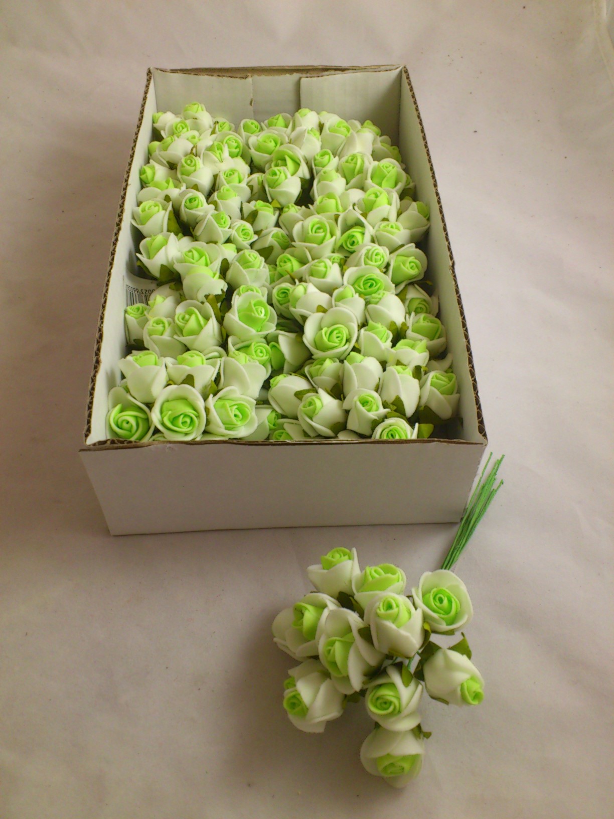 Foam mini rose 2 cm mintgreen (12x12 p.)